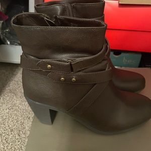 Lavity Womens Booties size 8M